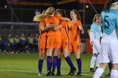 06-04-2017: Voetbal: Vrouwen onder 19 Nederland v Slovenie: PuttenJoelle Smits, Eva van DeursenOefenwedstrijd Vrouwen Nederlands elftal Onder 19
