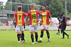 ZUTPHEN - OVERIJSSEL - NEDERLAND - 26 juli 2025:     Richonell Margaret   gedurende de oefenwedstrijd tussen Go Ahead Eagles en Al Duhail op de velden van AZC Zutphen (©woutervanzoeren/©WoZoPro)