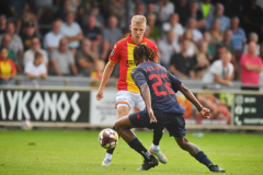 ZUTPHEN - OVERIJSSEL - NEDERLAND - 26 juli 2025:     Oliver Antman en Ibrahima Bamba     gedurende de oefenwedstrijd tussen Go Ahead Eagles en Al Duhail op de velden van AZC Zutphen (©woutervanzoeren/©WoZoPro)