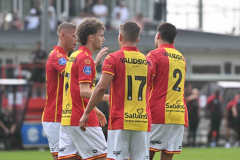 ZUTPHEN - OVERIJSSEL - NEDERLAND - 26 juli 2025:       Jacob Breum   gedurende de oefenwedstrijd tussen Go Ahead Eagles en Al Duhail op de velden van AZC Zutphen (©woutervanzoeren/©WoZoPro)