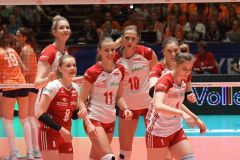 30-05-2019: Volleybal: Vrouwen Nederland v Polen: ApeldoornVolleyball Nations LeagueV.l.n.r.: Stenzel, Efimienko, Bociek of Poland