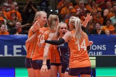 30-05-2019: Volleybal: Vrouwen Nederland v Polen: ApeldoornVolleyball Nations LeagueV.l.n.r.: Nika Daalderop, Kirsten Knip, Laura Dijkema of the Netherlands