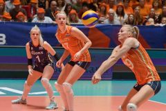 30-05-2019: Volleybal: Vrouwen Nederland v Polen: ApeldoornVolleyball Nations LeagueV.l.n.r.: Kirsten Knip, Nicole Oude Luttikhuis, Nika Daalderop of the Netherlands