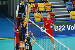 9-7-2024 Referee Miklos Horvath and Jakub Stzolarik of TsjechieFirst day EK Under 22 Apeldoorn